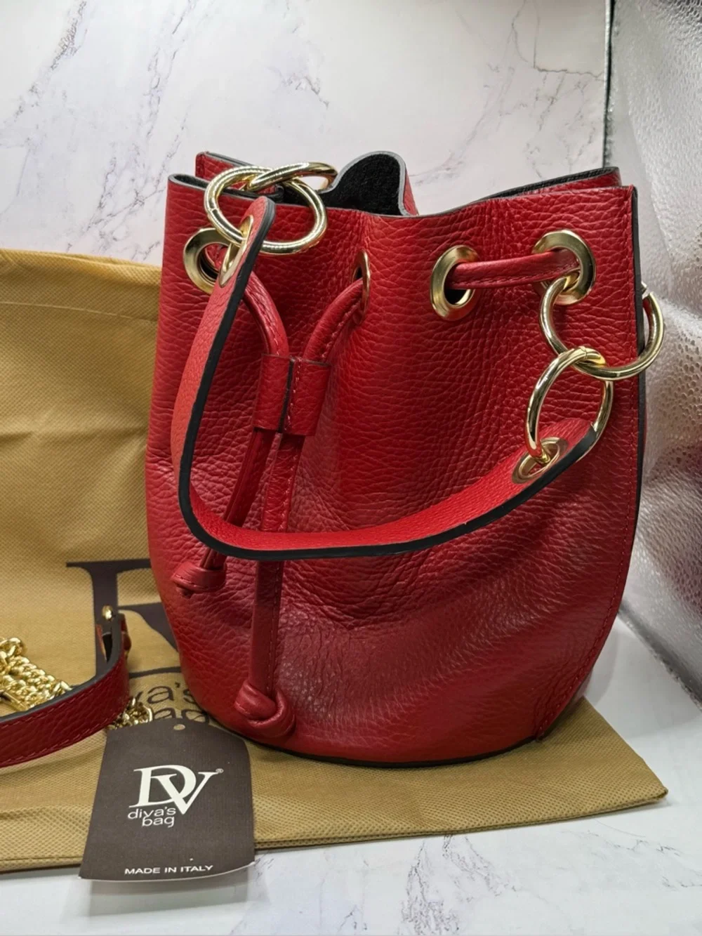 DV Diva’s Bag Genuine Pebbled Leather Made in Italy Bucket Crossbody Bag in red - Picture 3 of 8
